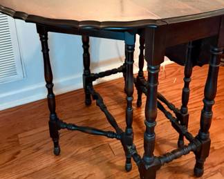 Oval Drop Leaf Gate Leg Table