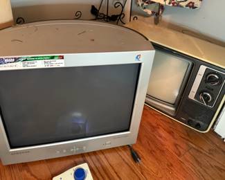 Samsung 955DF Digital Moniter and Vintage Sears Solid State TV