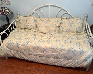White Metal Daybed