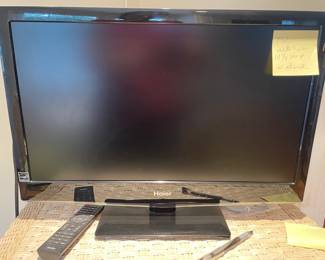 Small TV with remote works