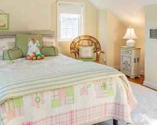 linens and stuffed animals and several lamps etc