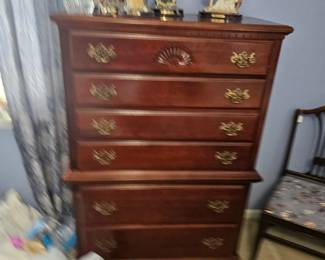 Chest of drawers
