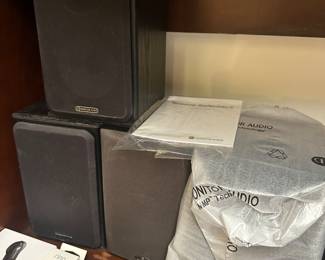 Monitor, audio bronze speakers