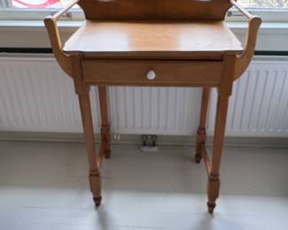 Washstand 