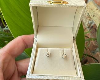 #173 - $450 - 0.42 ctw earrings/studs diamonds I3/G color (best color) white gold 14kt post.