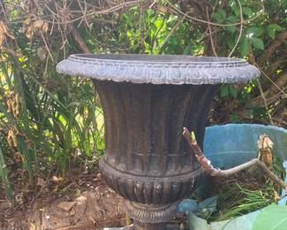 170 120.00 Wrought Iron Planter 22W X 17H