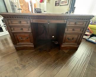 $400 66Wx30.5Hx36D