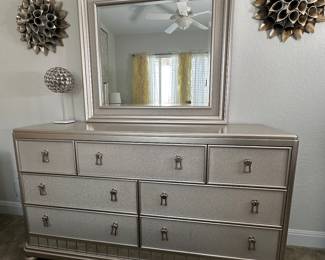 $400 64Wx39Hx18D