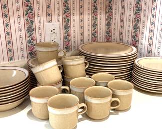 11 place setting Stoneware Set-Japan