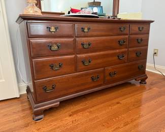 11 Drawer Chest of Drawers!
