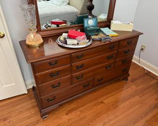 11 Drawer Chest of Drawers!