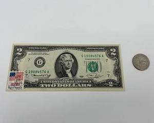 1976 $2 Dollar Bill with 1976 postage stamp G19084576A