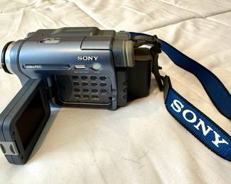 Sony Handycam CCD-TRV128 video camera