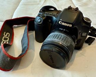 Canon EOS DS126131 digital camera