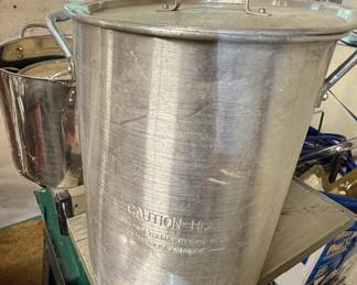 Large steamer pot
