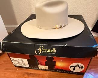 Serratelli hat