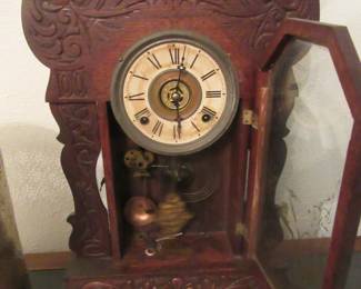 Gingerbread mantle clock with alarm feature. working with key;