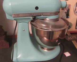Kitchen Aid mixer and bowls. We have NOT been able to find the paddles for this. Still looking in unpacked boxes, if we do not find them we will sell it AS IS, you can order paddles from the company if needed.