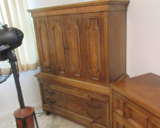 Large wardrobe (bedroom 1)