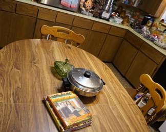 kitchen table with 4 chairs and leaf