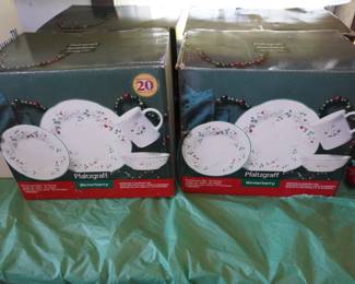 Pfaltzgraff Winterberry dish sets