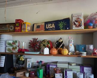 decor, clock, tins, Scentsy Warmers,
