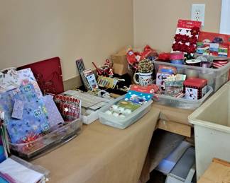 Wrapping, ornaments and gift bags