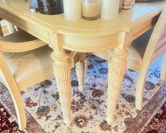 Dining set includes leaves