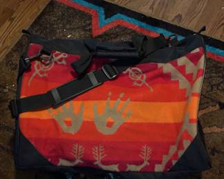Vintage Pendleton Bag - duffle bag excellent condition with handles and shoulder strap