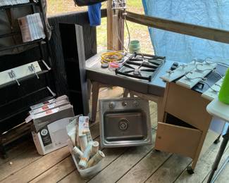 4-Burner Cooktop, Sink, Flooring