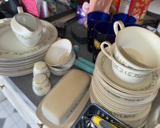 Bell Flower china set