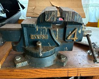 Heavy Duty Rockford Made Cast Iron Bench Vise 
