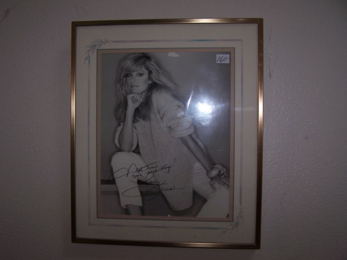 FRAMED, AUTOGRAPHED PHOTO OF FARRAH FAWCETT
