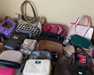Lots of purses 