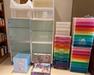 Storage containers