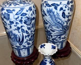 A nice collection of Chinese Blue-n-White Porcelain vases