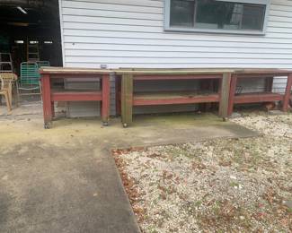 Mobile outdoor tables