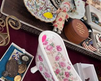 Lots of cute jewelry/trinket boxes