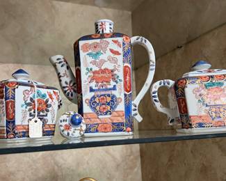 Vintage Japanese Imari Arita porcelain sake' serving set from the Meiji period.