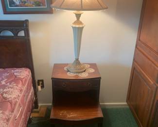 Duncan Phyfe nightstand (1)