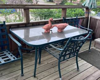 Outdoor Patio Table w/4chairs and cushions