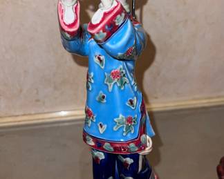 Chinese Wucai Porcelain Figurine of a women
