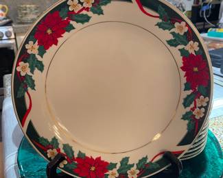 Tienshan Fine China "Deck The Halls" full set of 12 plus serving platters