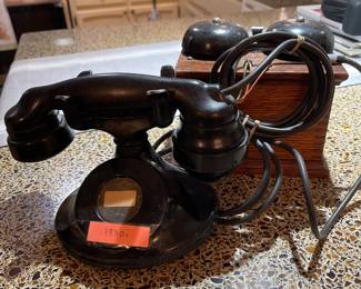 Antique phone: vintage Western Electric Model 102B1 Non-Dial Desk Phone