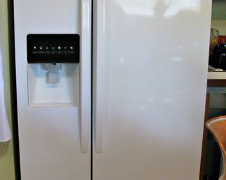Kenmore Refrigerator Freezer Side by Side - Water and Ice Work Great!