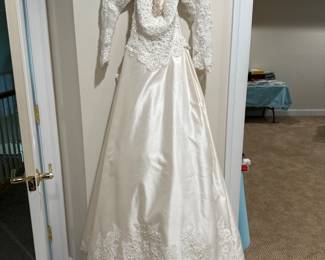 Size 2/4 wedding dress