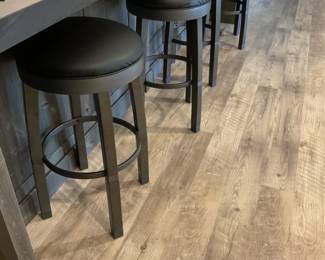 4 bar stools