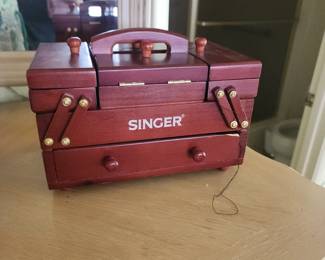 VTG Singer Sewing Box