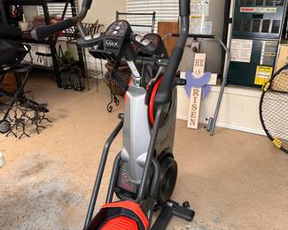 Bow Flex Max Elliptical Trainer