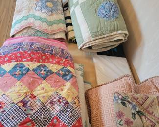 Loads Of Vintage Quilts.